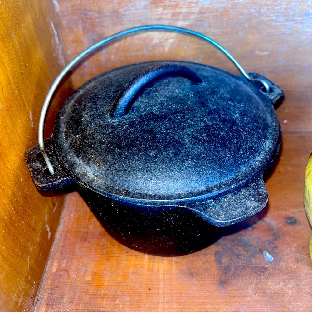 Cajun Classics 1qt. Cast Iron Dutch Oven